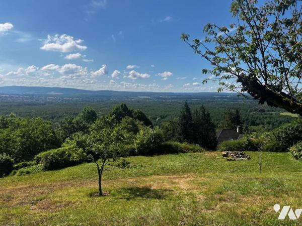 Terrain à bâtir avec vue imprenable à Montfaucon : une occasion rare!