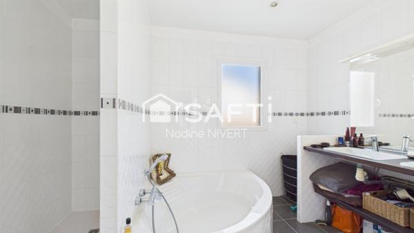 Maison plain-pied 173M2, 4 chambres,bureau, garage 26M2, jardin