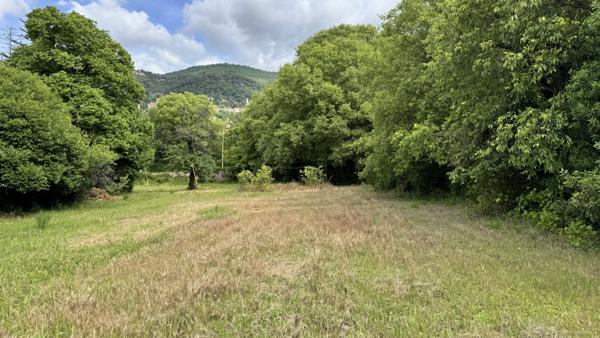 Grasse (06130) Maison à rénover sur vaste terrain constructible – Un potentiel rare !