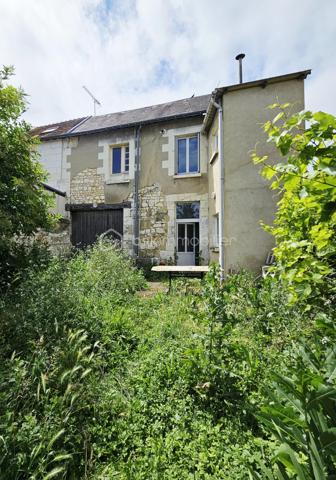 Ligueil centre , proches tous commerces et écoles.
Immeuble de rapport comprenant 2 logements:
- un 1er logement d'environ 29 m2 au rdc avec pièce de vie, 1 chambre, salle d'eau avec WC, terrasse et jardin. Ce logement à été presque entièrement rénové ( isolation, menuiseries, électricité, plomberie..), reste salle d'eau et quelques sols à finir ( matériaux déjà sur place).
- Un 2ème logement d'environ 52 m2 au 1er étage avec pièce de vie, cuisine, dégagement, 1 chambre, un bureau ( 7,6 m2), salle d'eau avec WC. Garage de 18m2 et terrain attenant.
Possibilité très bon rapport.
A voir vite !