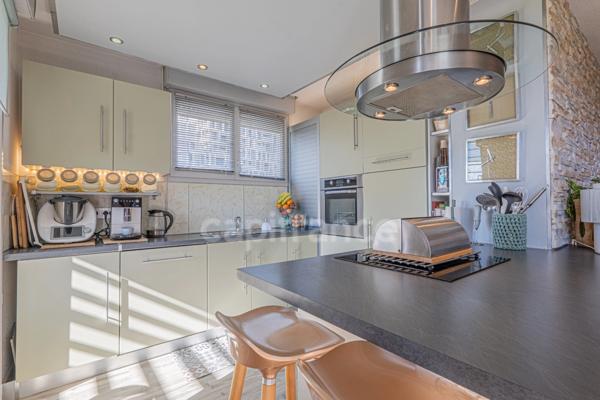 BEL APPARTEMENT 4 pièces magnifiquement décoré avec terrasse / sans travaux