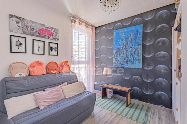 BEL APPARTEMENT 4 pièces magnifiquement décoré avec terrasse / sans travaux