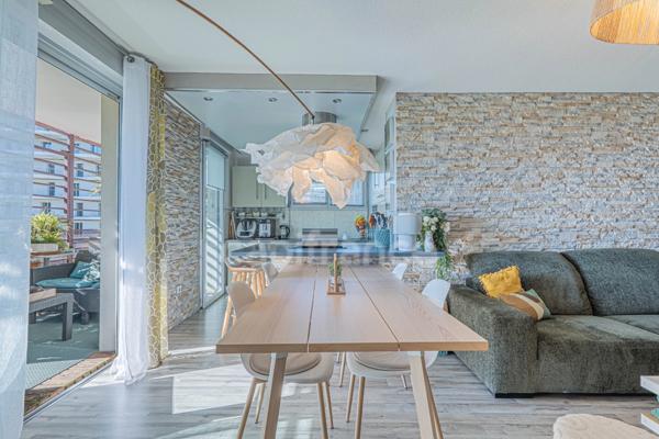 BEL APPARTEMENT 4 pièces magnifiquement décoré avec terrasse / sans travaux