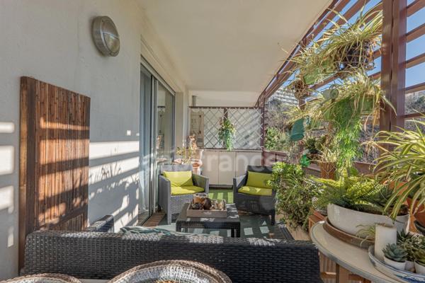 BEL APPARTEMENT 4 pièces magnifiquement décoré avec terrasse / sans travaux