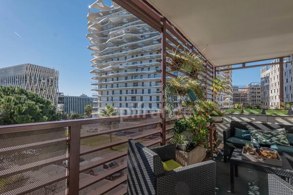 BEL APPARTEMENT 4 pièces magnifiquement décoré avec terrasse / sans travaux