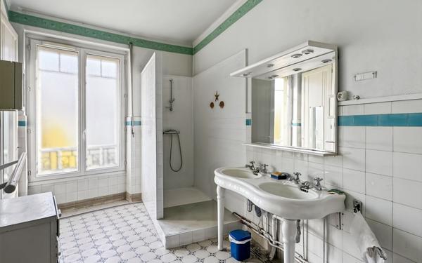 Appartement à vendre    8 pièces • 224,03 m2 Lyon 6