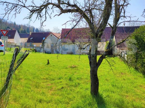 Terrain à bâtir 320 m² au CALME/ assainissement COLLECTIF/10 MIN DE CHATEAU THIERRY / à 9 min Autoro