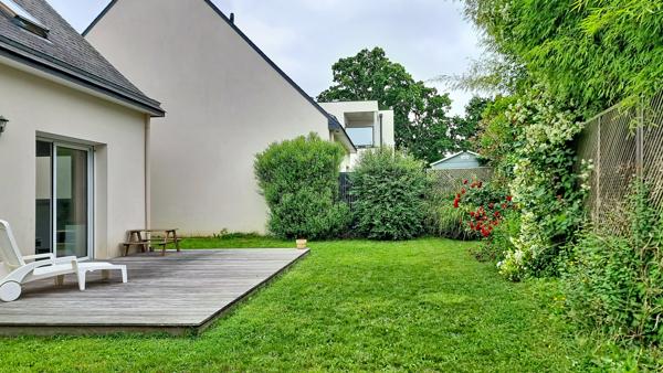 Maison
         6 pièces
        - 109 m² Exclusivité 374 800 € *
