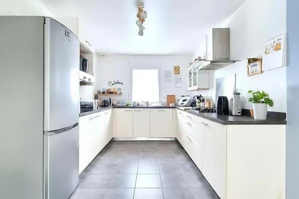 Maison
         6 pièces
        - 109 m² Exclusivité 374 800 € *