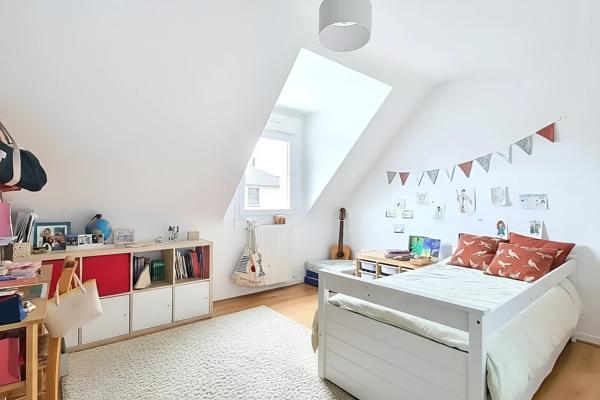 Maison
         6 pièces
        - 109 m² Exclusivité 374 800 € *