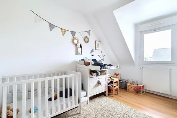 Maison
         6 pièces
        - 109 m² Exclusivité 374 800 € *