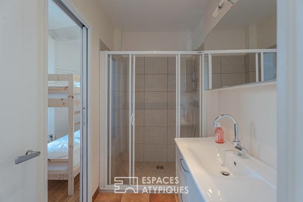 Magnifique appartement avec balcon dans villa balnéaire