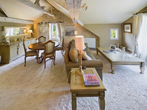 Extraordinaire propriété comprenant un moulin et trois suites de luxe indépendantes