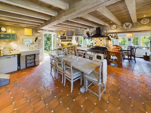 Extraordinaire propriété comprenant un moulin et trois suites de luxe indépendantes