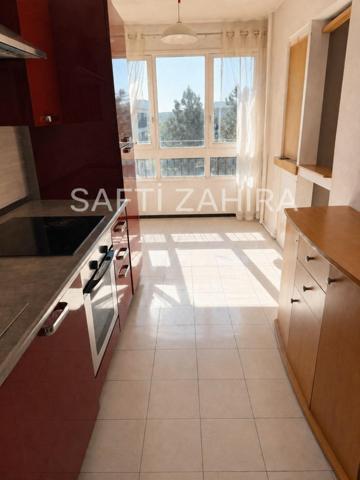 Appartement proche de toutes commodités, dans une copropriété très calme qui vous charmera.