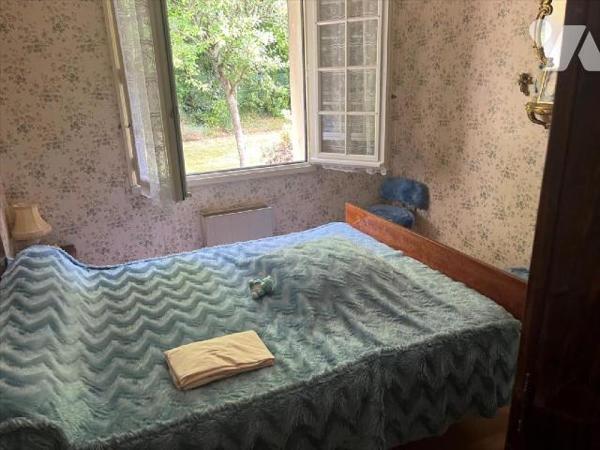 Idéalement située sur VITRÉ, cette maison de plain-pied des années 1980, vous propose un cadre ...