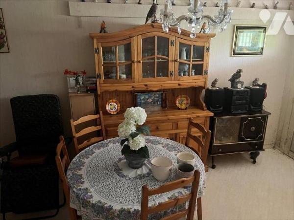 Idéalement située sur VITRÉ, cette maison de plain-pied des années 1980, vous propose un cadre ...