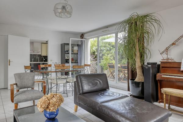 Maison Nanterre proche place de la Boule 6 pièces 130 m2 €735 000 ** - Référence 15348