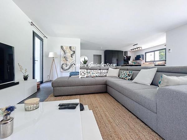 Maison ultra contemporaine GALGON 182 m2 + jardin