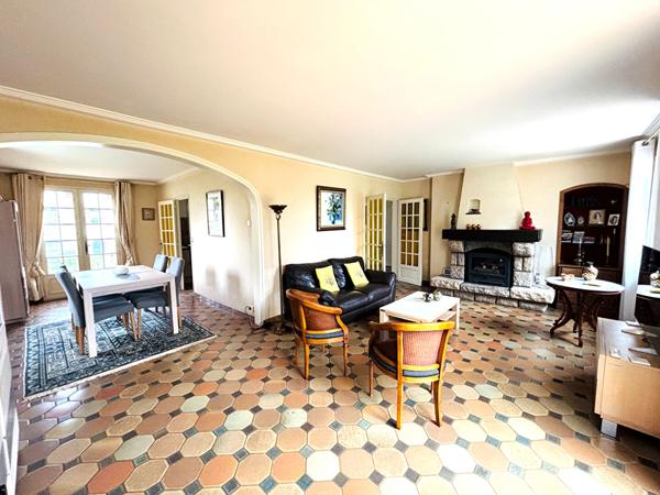 SPACIEUSE MAISON FAMILIALE 4 chambres Centre de Saint Lyphard