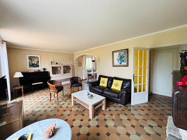 SPACIEUSE MAISON FAMILIALE 4 chambres Centre de Saint Lyphard