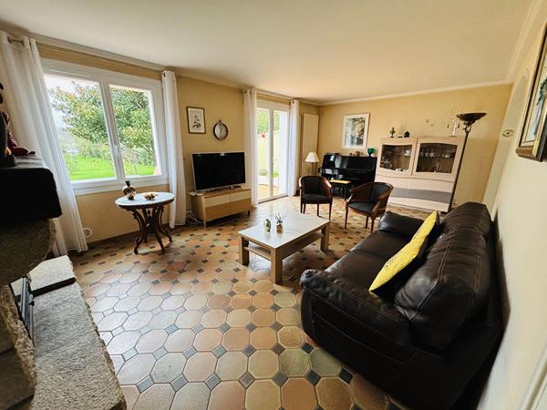 SPACIEUSE MAISON FAMILIALE 4 chambres Centre de Saint Lyphard