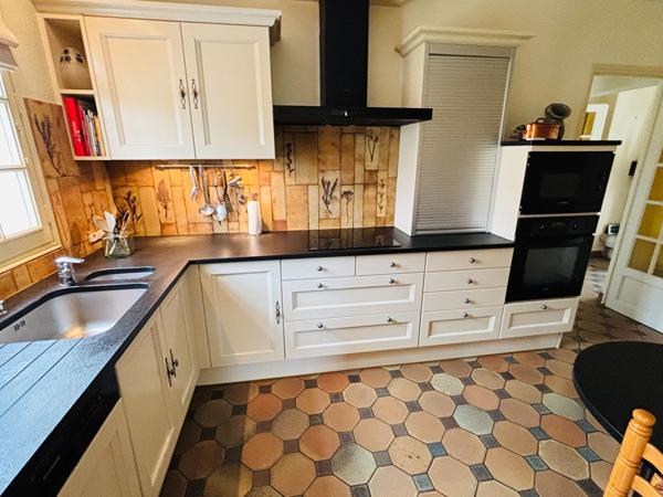 SPACIEUSE MAISON FAMILIALE 4 chambres Centre de Saint Lyphard