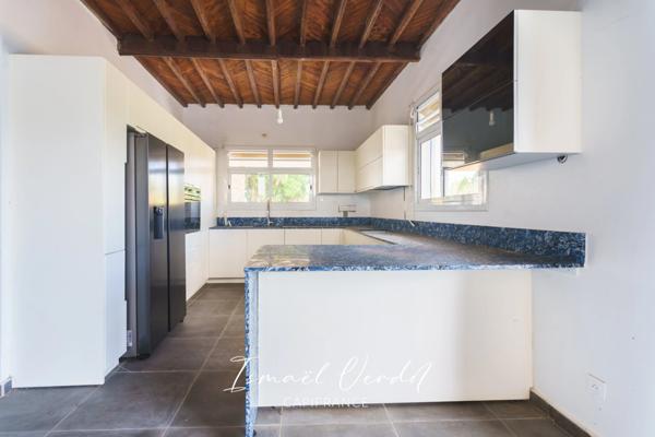 Maison à vendre 15 pièces à PETIT BOURG (971)