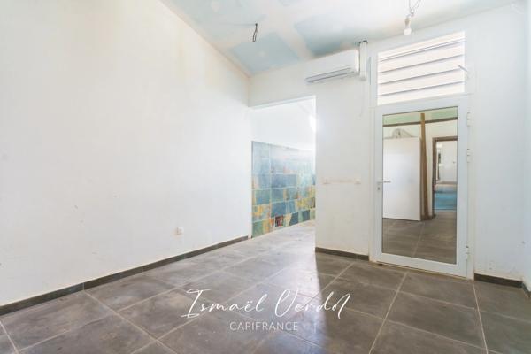 Maison à vendre 15 pièces à PETIT BOURG (971)