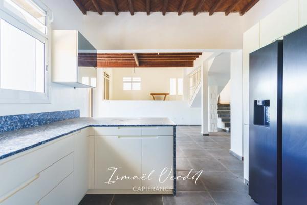 Maison à vendre 15 pièces à PETIT BOURG (971)