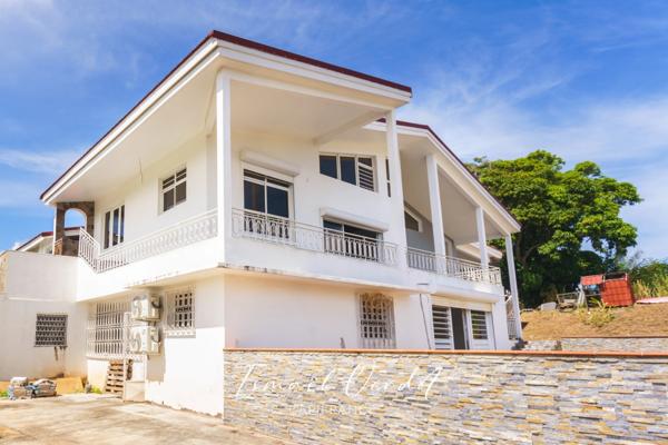 Maison à vendre 15 pièces à PETIT BOURG (971)