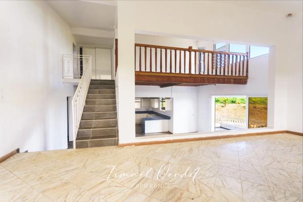 Maison à vendre 15 pièces à PETIT BOURG (971)