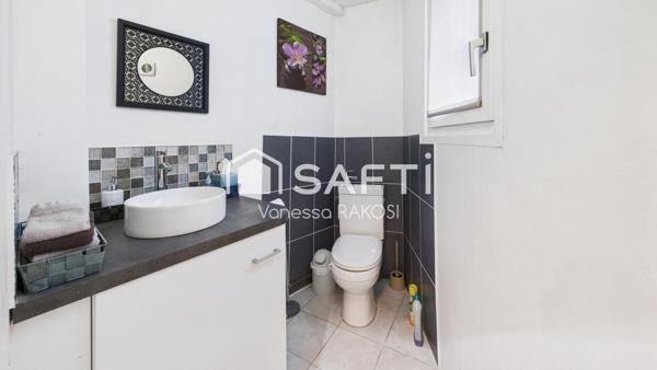 SAINTES RIVE GAUCHE MAISON DE VILLE 3 CHAMBRES TERRASSE