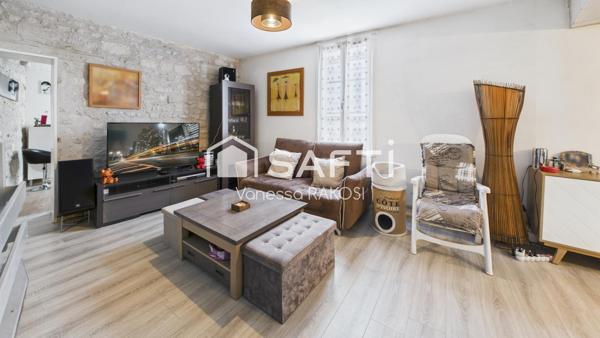 SAINTES RIVE GAUCHE MAISON DE VILLE 3 CHAMBRES TERRASSE