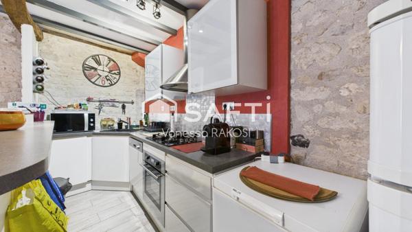 SAINTES RIVE GAUCHE MAISON DE VILLE 3 CHAMBRES TERRASSE