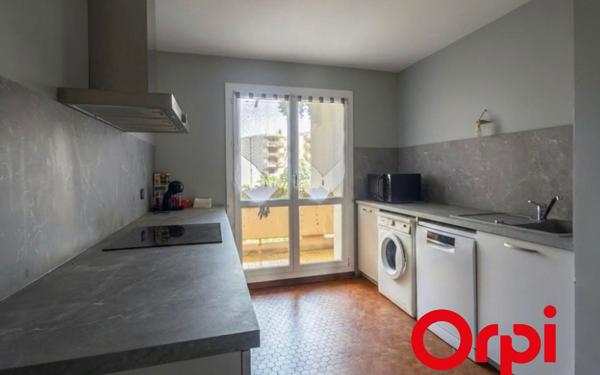 Appartement à vendre    4 pièces • 87,21 m2 Lyon 8