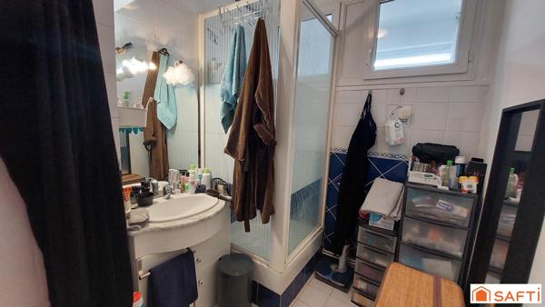 Dernier étage - Ravalement avec isolation thermique par l'extérieur - chauffage individuel