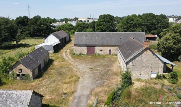 Ancien Corps de ferme sur 2 ha 42 à Villaines La Juhel