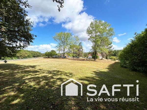 Maison de 235m² avec parc de 11880m² et piscine