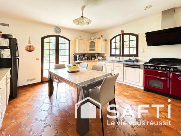 Maison de 235m² avec parc de 11880m² et piscine