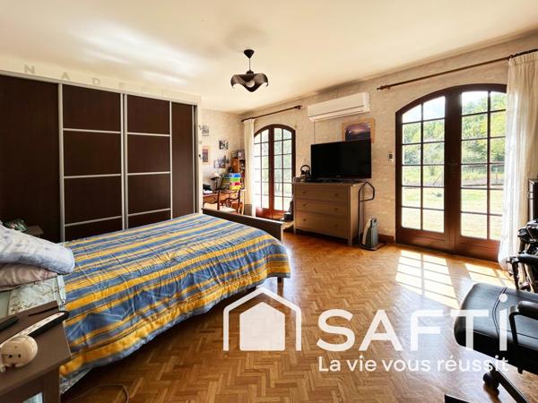 Maison de 235m² avec parc de 11880m² et piscine