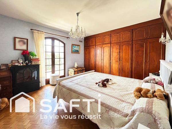 Maison de 235m² avec parc de 11880m² et piscine