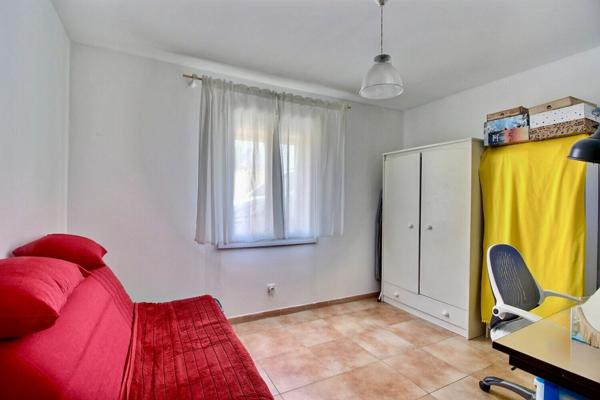 Maison T3/4 de 94m² avec garage, jardin, piscine sur une parcelle de 460m²