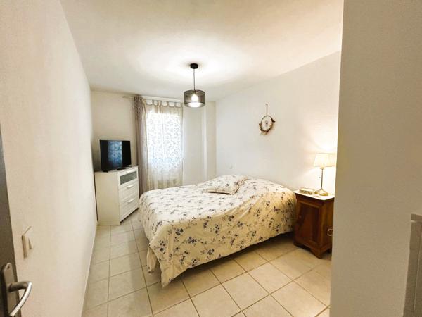 Pertuis (84120) Appartement lumineux avec terrasse et double stationnement dans résidence sécurisée