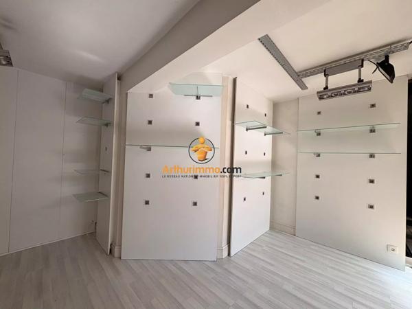 Vente                                                      Local commercial
                        
                     1 pièces                                         à Tarbes