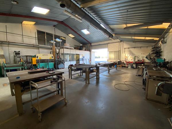 Local d'activité Castelnaudary 673.48 m2