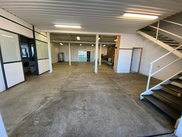 Local d'activité Castelnaudary 673.48 m2