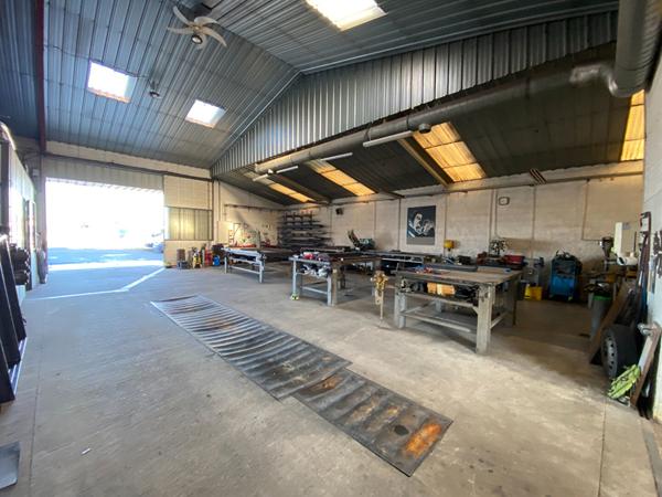 Local d'activité Castelnaudary 673.48 m2