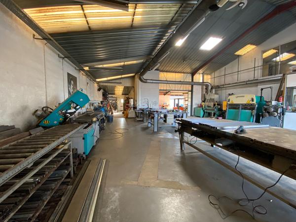 Local d'activité Castelnaudary 673.48 m2