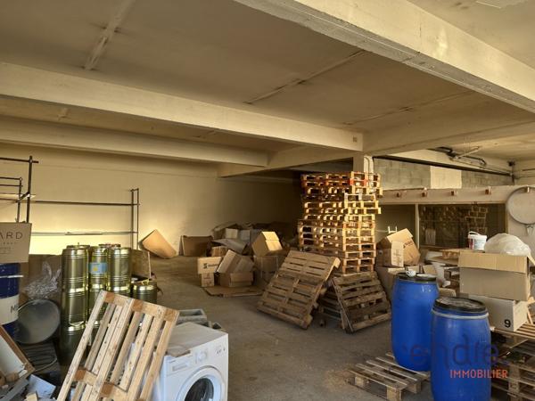 Batiment en zone artisanale de 1000 m2 à 5 minutes de Vichy